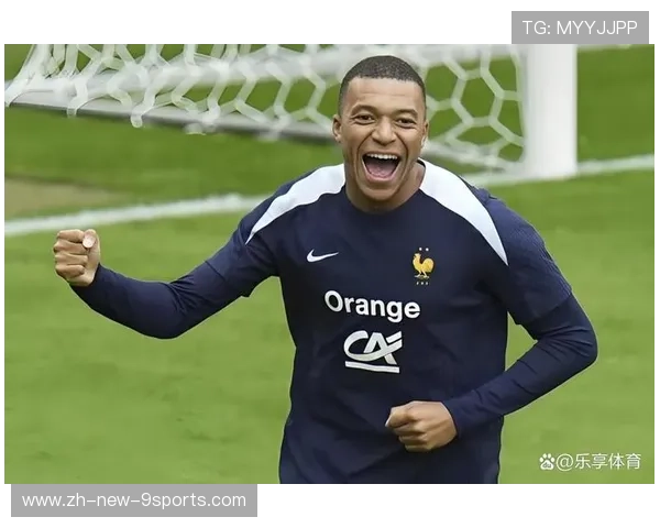 姆巴佩禁区内灵巧扣球堪称教科书