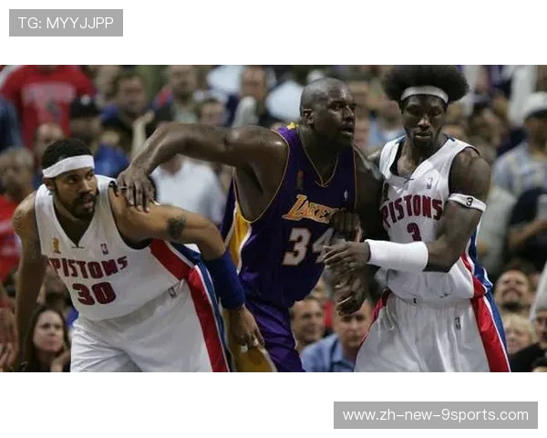 奥尼尔现场暴扣把篮板扣弯，全馆爆笑